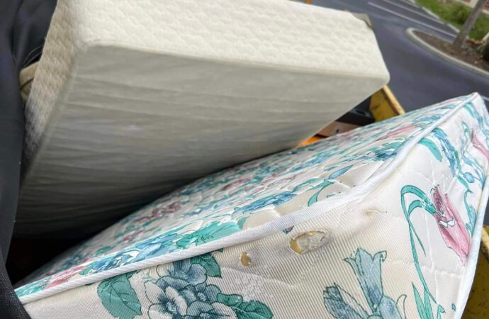 Mattress Junk Removal-Dear Junk